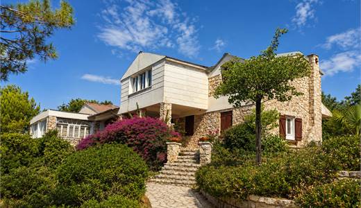 Prestigiosa villa indipendente con piscina e giardino – Montetermiti, Statte (TA)